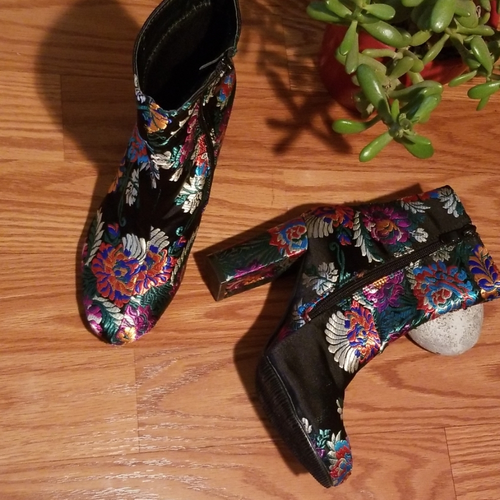 Top moda floral ankle‎ booties 5 1/2
